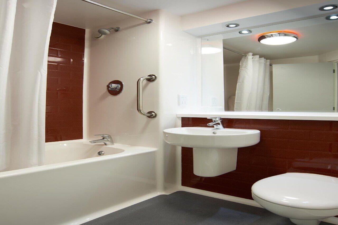 Travelodge High Wycombe Central Dış mekan fotoğraf