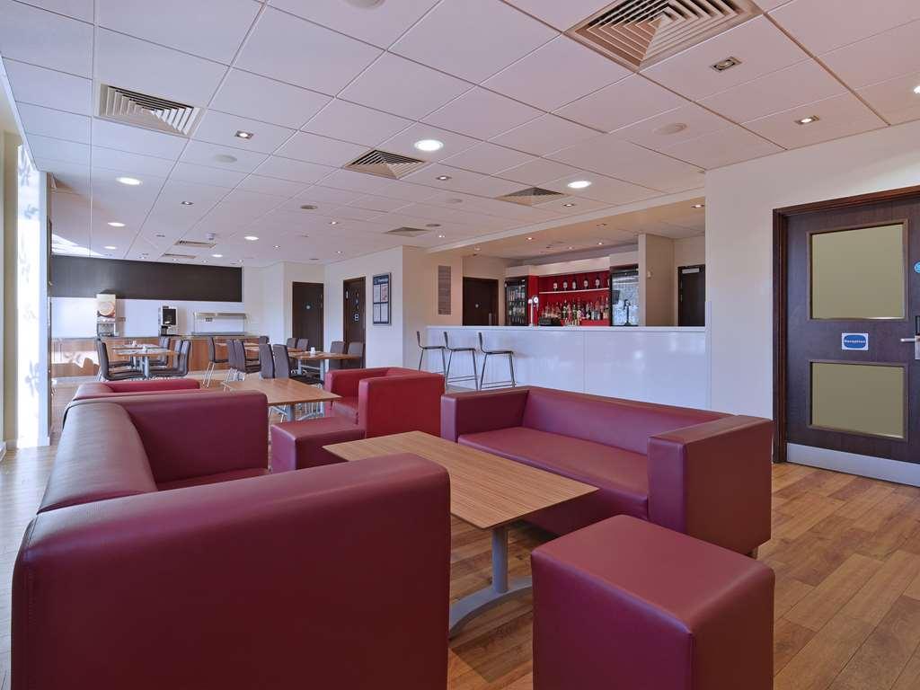 Travelodge High Wycombe Central Restoran fotoğraf