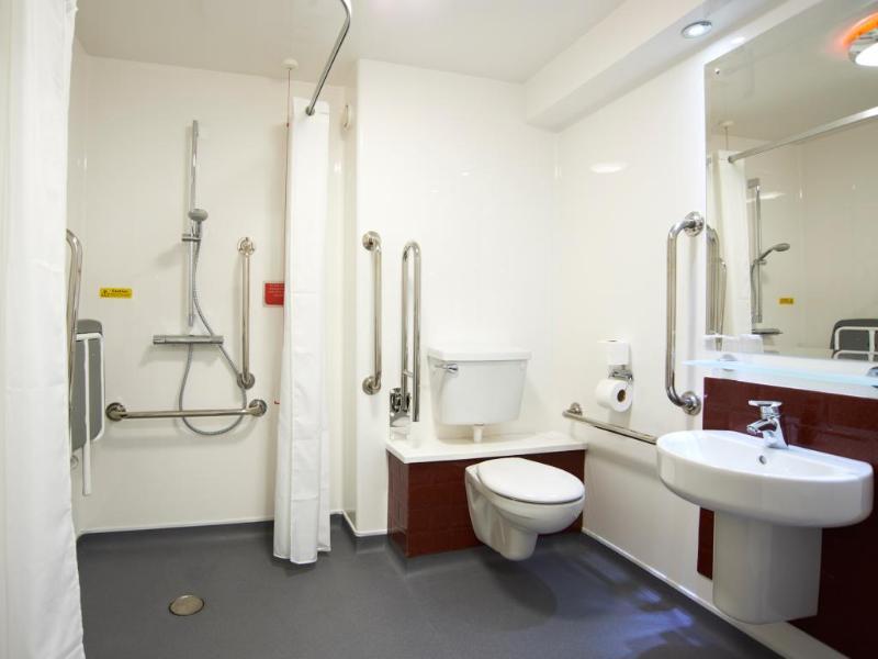 Travelodge High Wycombe Central Dış mekan fotoğraf