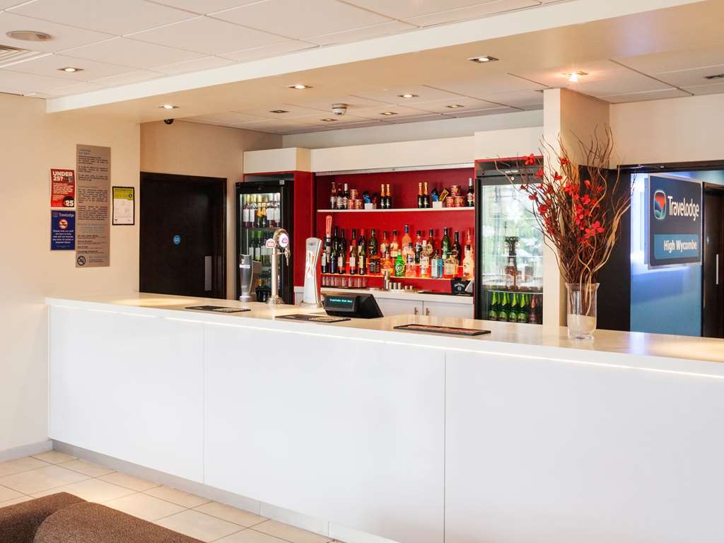 Travelodge High Wycombe Central Restoran fotoğraf